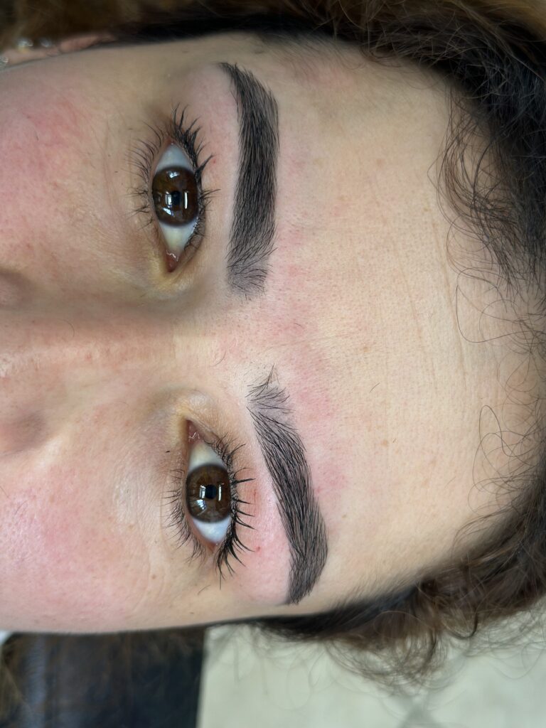 Depilazione sopracciglia con filo arabo a Manerbio