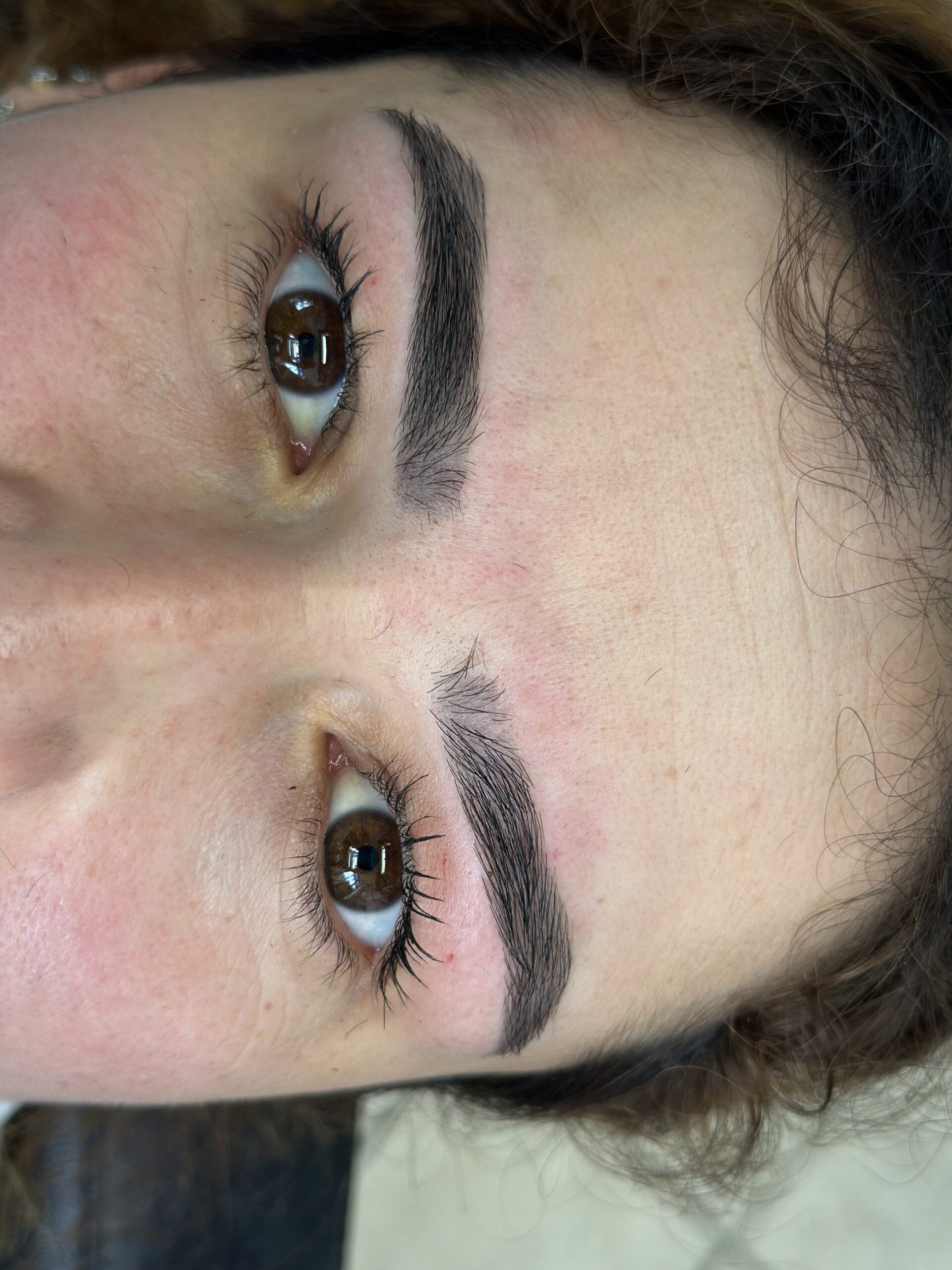 Depilazione sopracciglia con filo arabo a Manerbio